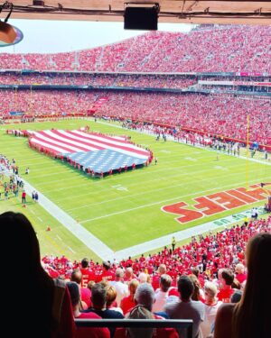 Meredith Monroe Instagram - #thursdaynight Are you ready for some #football ?? #tbt @chiefs keeping it tight! #letsdothis 🏈💫 I love #footballseason !!