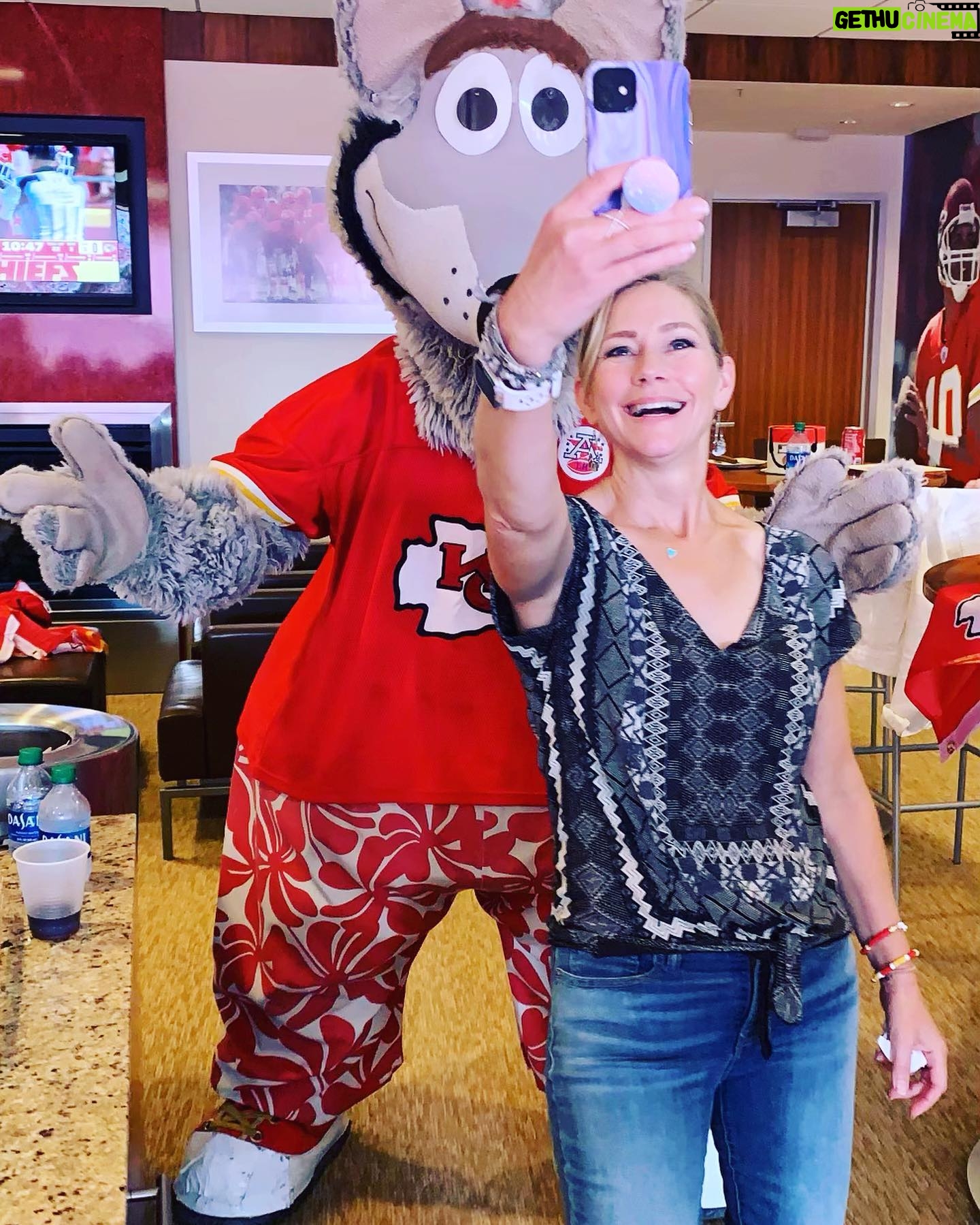 Meredith Monroe - 1.3K Likes - #thursdaynight Are you ready for some #football ?? #tbt @chiefs keeping it tight! #letsdothis 🏈💫 I love #footballseason !!