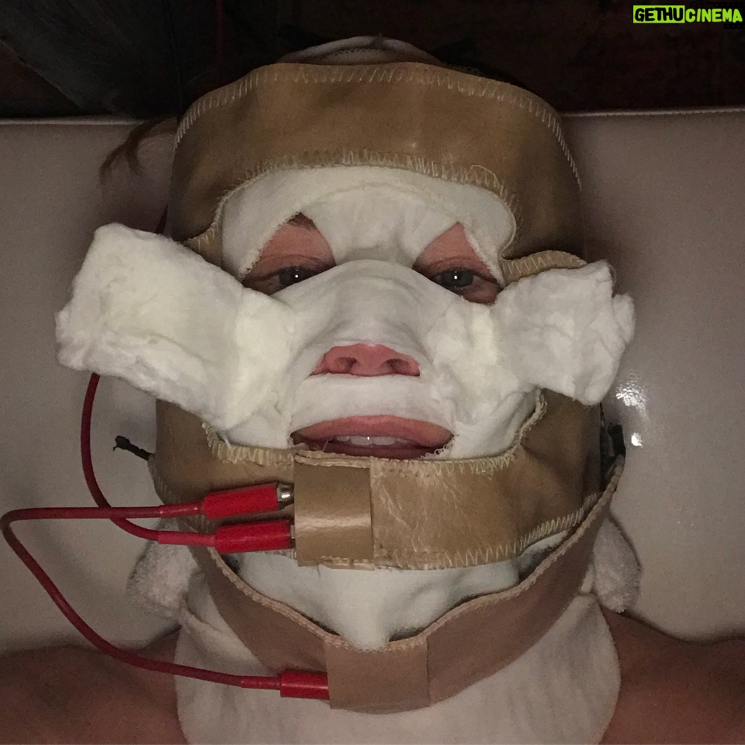 Meredith Monroe - 1.1K Likes - #glowingskin ✅ #dewyskin ✅ #nofilter ✅ newest #seacreature in #theshapeofwater 2 ✅ Call me #guillermodeltoro many thanks @carinas_skin_care for my awesome skin #electricfacial #oxygenfacial love you Carina 💕