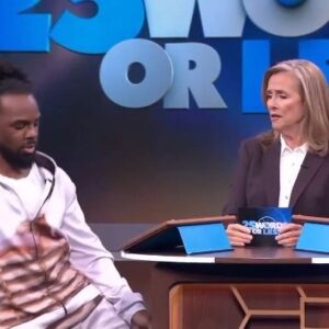 Meredith Vieira Instagram - It's @thetruekofi and @xavierwoodsphd vs. @apollowwe and @aliwwe on @25wordsorlesstv! Do they have what it takes to help their teammate win $10,000? Find out today! Go to www.25words.com for local listings.
#wwe #25wordsorlesstv