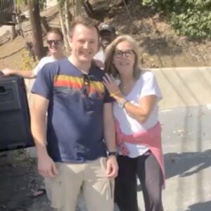 Meredith Vieira Instagram - You never know who you will run into on the road to Runyon Canyon. A tour bus with four visitors from Chicago spotted me and took the time to say hi and tell me how much they enjoy @25wordsorlesstv. Thank you, guys for your support. And sorry I was so sweaty. Two hours hiking in the canyon will do that to you!