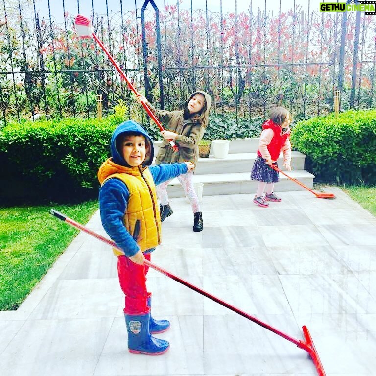 Meriç Acemi - 1.9K Likes - 16 senedir gururla emekçiyim😊 Bayramımız kutlu olsun😎