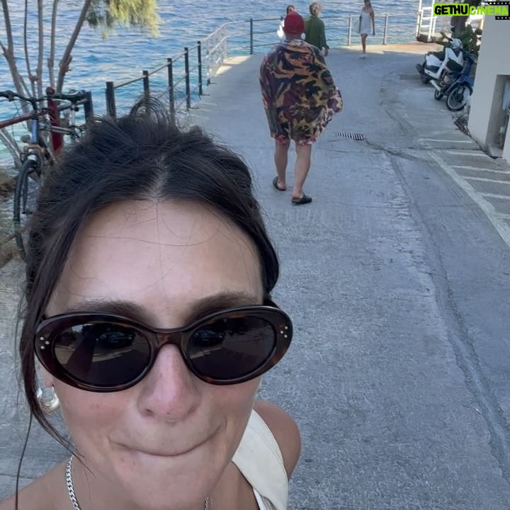 Meriç Aral - 45.7K Likes - şehirde serbest gezinen son tatil zerrecikleri, bakalım ne zaman nereye konacaksınız 🧜🏻♀️🌞🧜🏼♂️🧜🏻♀️🧜🏼♂️🌞🧜🏻♀️🧜🏻♀️🧜🏼♂️