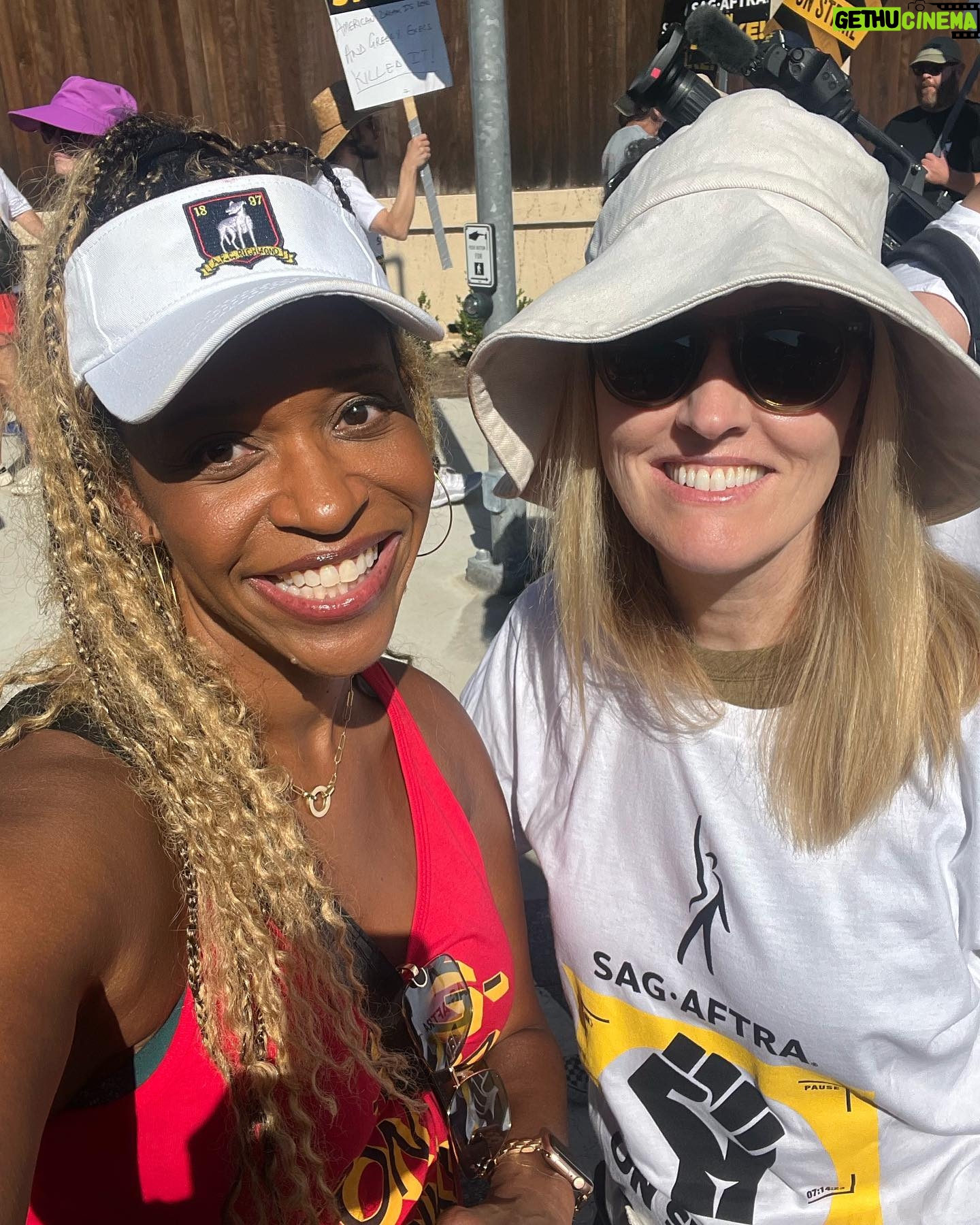 Merrin Dungey - 812 Likes - In my fair pay eraā¦loved standing with so many friends today!!
#unionsolidarity #sagaftrastrong #wgastrong
@lbuffers @realmichellehurd @yvettenicolebrown @gabriellecarteris @nelly.moloney @thelesleyannwarren @ekaestle19
@julie.pearl.slater