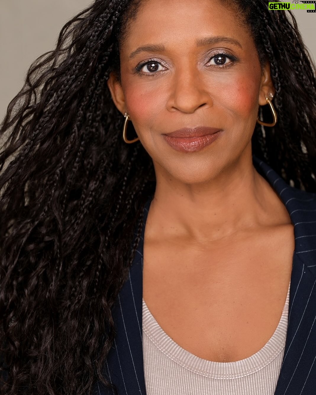 Merrin Dungey - 723 Likes - My dear @danapatrickphoto is talented beyond belief. She knows how to elevate you and the experience to capture exactly what is necessary to get the right picture. I love Dana, and Iām always so happy to work with her. Thank you for making me look like a āļø
Makeup by the fantastic @daniellekatherinemakeup
Hair by the inimitable @browngirlbraidsofficial