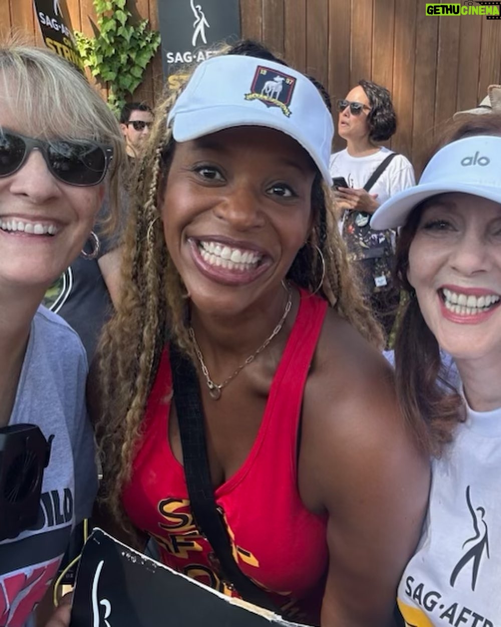 Merrin Dungey - 812 Likes - In my fair pay eraā¦loved standing with so many friends today!!
#unionsolidarity #sagaftrastrong #wgastrong
@lbuffers @realmichellehurd @yvettenicolebrown @gabriellecarteris @nelly.moloney @thelesleyannwarren @ekaestle19
@julie.pearl.slater