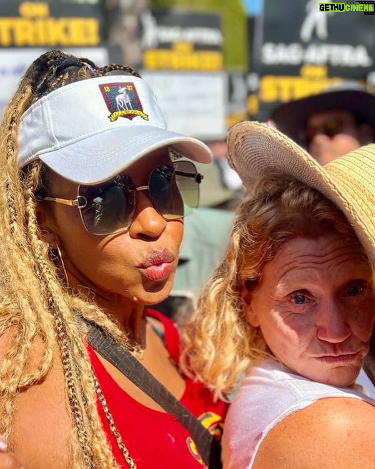 Merrin Dungey - 812 Likes - In my fair pay eraā¦loved standing with so many friends today!!
#unionsolidarity #sagaftrastrong #wgastrong
@lbuffers @realmichellehurd @yvettenicolebrown @gabriellecarteris @nelly.moloney @thelesleyannwarren @ekaestle19
@julie.pearl.slater