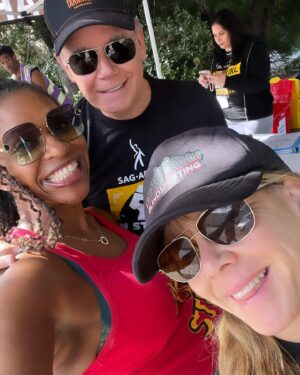 Merrin Dungey Instagram - To walk the walk with these journeymen actors is a gift and a privilege. Goddamn I love us and I am so lucky to have this life. So grateful to fight alongside my fellows so we and those coming up and stay in this career!!
#sagaftrastrong 👊🏾🪧❤️
@spencergarrett1 @officialevercarradine @thelesleyannwarren @marycmccormack @romyrosemont @erikpalladino @jerilryan @isidora @annabeth_gish @lizdeancasting