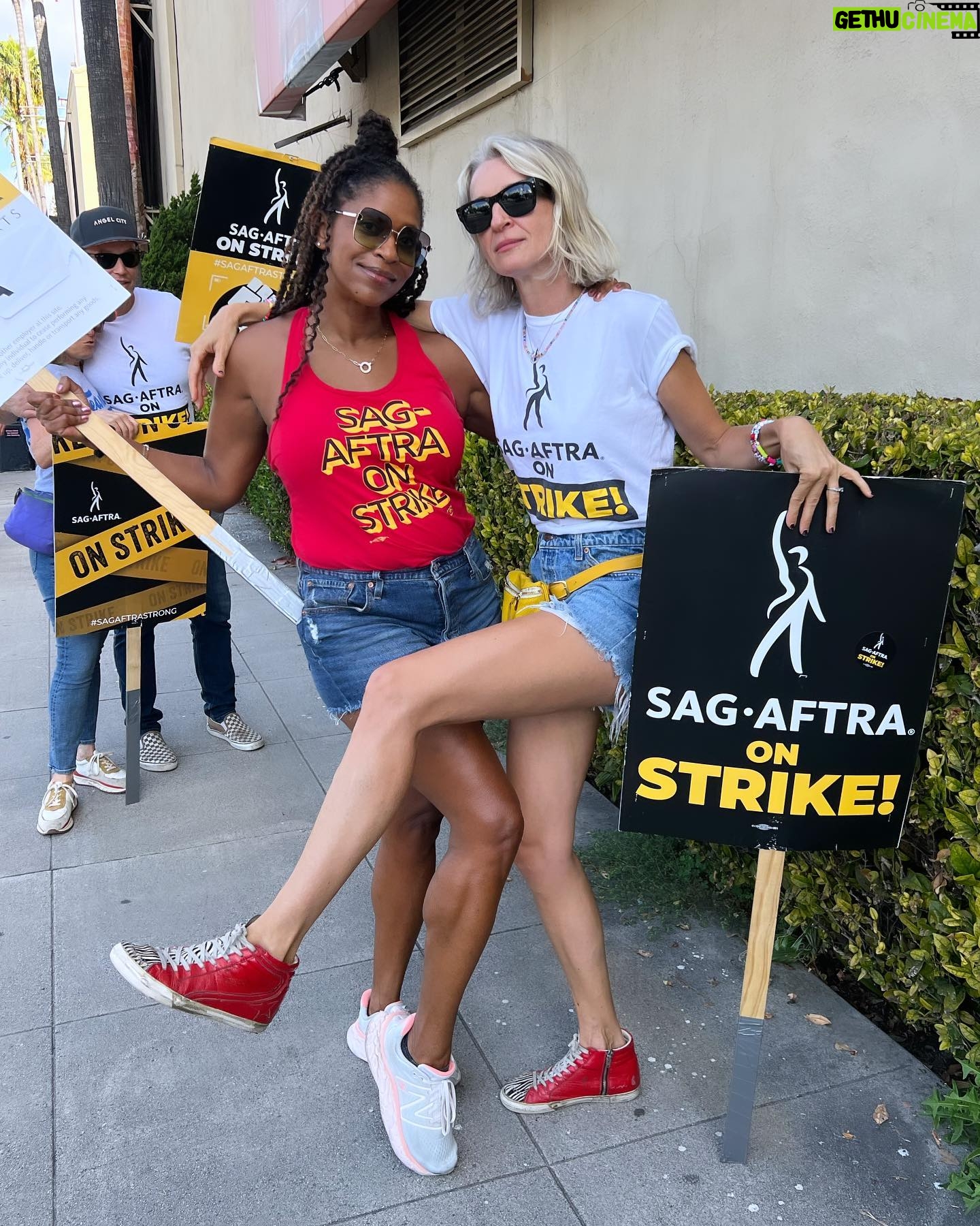 Merrin Dungey - 651 Likes - To walk the walk with these journeymen actors is a gift and a privilege. Goddamn I love us and I am so lucky to have this life. So grateful to fight alongside my fellows so we and those coming up and stay in this career!!
#sagaftrastrong šš¾šŖ§ā¤ļø
@spencergarrett1 @officialevercarradine @thelesleyannwarren @marycmccormack @romyrosemont @erikpalladino @jerilryan @isidora @annabeth_gish @lizdeancasting