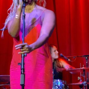 Merrin Dungey Instagram - Sometimes you gotta rock🤘🏾
Thank you @curtispeoples and @coffeeshoparenarock for one of the best nights of the year!! ❤️‍🔥Thank you for letting me play in this sandbox and pretend to be a rock star!!
Loved seeing my dear @emmykinney and some of my old faves @carybrothers plus new faves @theblushesband @thefoxies @itslunaaura @garrisonstarr 
Happy and grateful today!!
📸: @thekevinryder