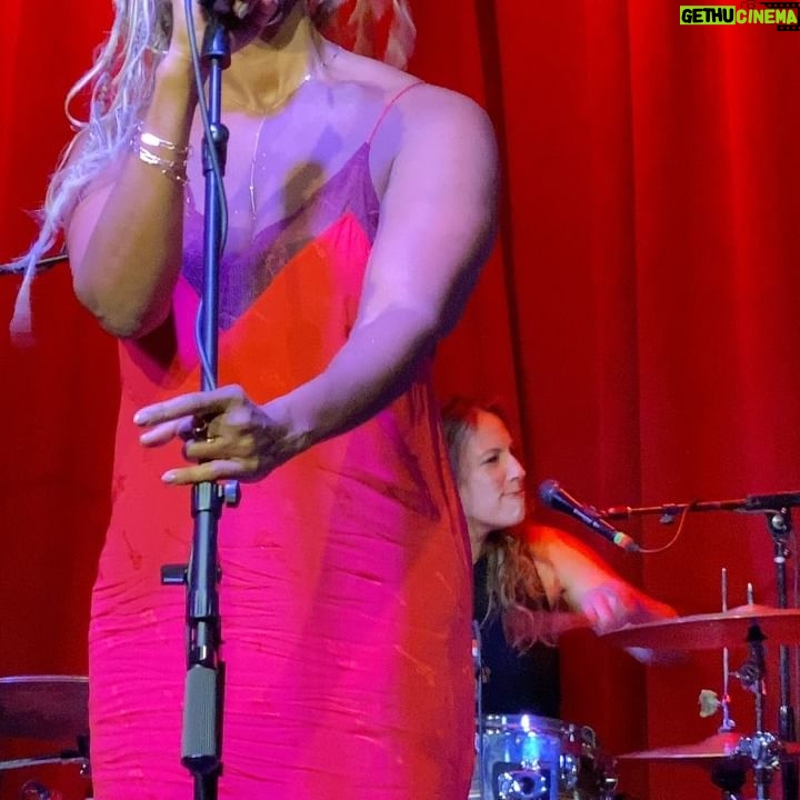 Merrin Dungey - 886 Likes - Sometimes you gotta rockš¤š¾
Thank you @curtispeoples and @coffeeshoparenarock for one of the best nights of the year!! ā¤ļøāš„Thank you for letting me play in this sandbox and pretend to be a rock star!!
Loved seeing my dear @emmykinney and some of my old faves @carybrothers plus new faves @theblushesband @thefoxies @itslunaaura @garrisonstarr
Happy and grateful today!!
šø: @thekevinryder
