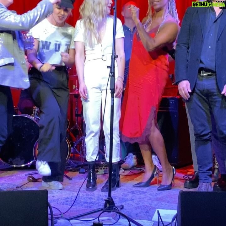 Merrin Dungey - 886 Likes - Sometimes you gotta rockš¤š¾
Thank you @curtispeoples and @coffeeshoparenarock for one of the best nights of the year!! ā¤ļøāš„Thank you for letting me play in this sandbox and pretend to be a rock star!!
Loved seeing my dear @emmykinney and some of my old faves @carybrothers plus new faves @theblushesband @thefoxies @itslunaaura @garrisonstarr
Happy and grateful today!!
šø: @thekevinryder