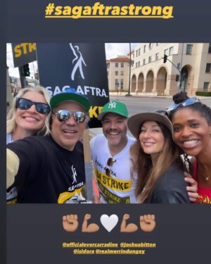 Merrin Dungey Instagram - To walk the walk with these journeymen actors is a gift and a privilege. Goddamn I love us and I am so lucky to have this life. So grateful to fight alongside my fellows so we and those coming up and stay in this career!!
#sagaftrastrong 👊🏾🪧❤️
@spencergarrett1 @officialevercarradine @thelesleyannwarren @marycmccormack @romyrosemont @erikpalladino @jerilryan @isidora @annabeth_gish @lizdeancasting