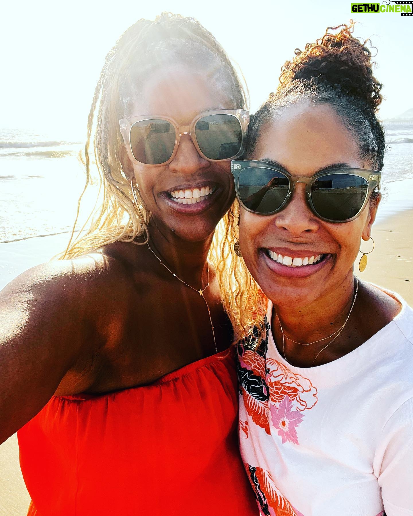 Merrin Dungey - 719 Likes - My whole heart belongs to this person who was born today. She is my best friend, my life preserver, my hero and the she to my naningans.
Happy birthday @cdflix! I love you alwaysš„³ā¤ļø