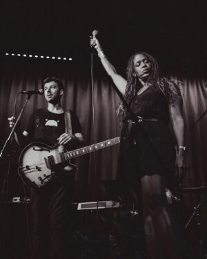 Merrin Dungey Instagram - Perfectly capturing the magic that is the @coffeeshoparenarock night from a few weeks ago. These say it all. Thank you @_.mayapologies._ for 📸!
and to my brother in Rock @curtispeoples for the opportunity and the community🤘🏾
