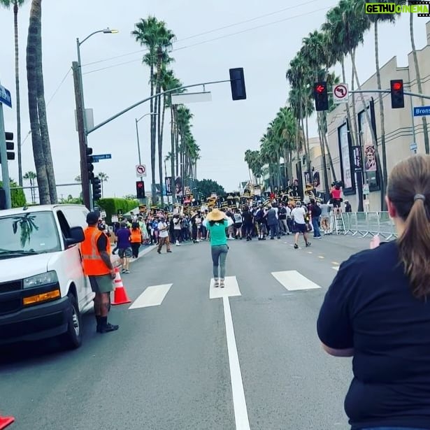 Merrin Dungey - 1K Likes - Iām exhausted but my cup gets filled with the love and support of my fellow actors and writer friends as we continue to fight the good fight. Please sort this out. We miss working. We hate what this is doing to us, to our fellows, to the economy. But we are not giving up.
#sagaftrastrongšŖš¾
#wgastrong