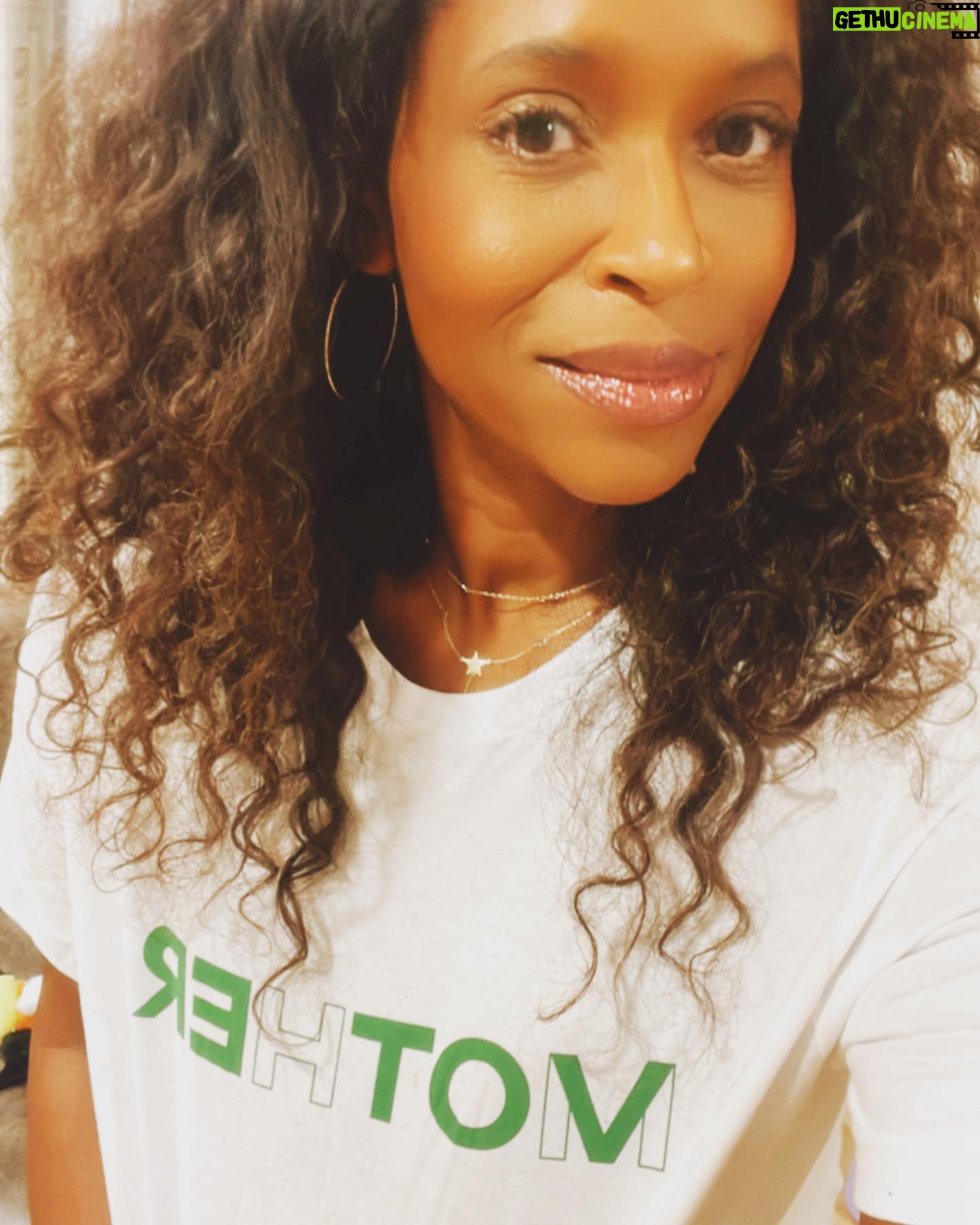 Merrin Dungey - 687 Likes - Mother. Voter.
@mother_tongue_magazine
#roevemberiscoming #voteblue2022š
#democracymatters