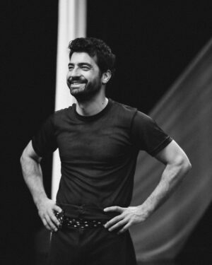 Mert Altınışık Instagram - Tiyatro nefes aldırır 🎭 ✨