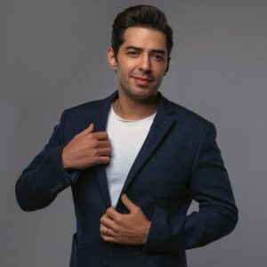 Mert Fırat Instagram - Doğum günümü kutlayan. Herkese çok teşekkür ederim. Ne güzel kalpli insanlarla bir arada durduğumu bir kez daha anladım. İyi ki bir aradayız, böyle bir dünyada her şeye rağmen sırt sırta verip yalnız bırakmayan, birlikte hayal kuran, sahada mücadele veren, derdimizle dertlenen, sevincimize ortak olan, oyumuza dahil olan, uzaktan izleyen, yakından takip eden herkese sonsuz teşekkürler...Eksik olmayın 🙋🏻‍♂️🌟💙