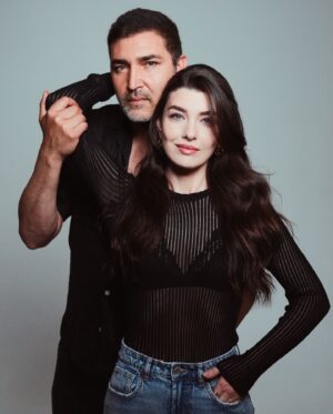 Mert Kılıç Instagram - #happyanniversary ♥️
Birbirimize yuva olmamızın 11. senesi sevgilim…
Aşkla.. Hep ♾️
Elin elime,ruhun ruhuma,kalbin kalbime..
