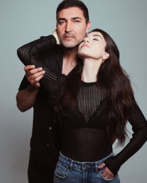 Mert Kılıç Instagram - #happyanniversary ♥️
Birbirimize yuva olmamızın 11. senesi sevgilim…
Aşkla.. Hep ♾️
Elin elime,ruhun ruhuma,kalbin kalbime..