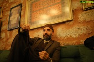 Mert Turak Instagram - “ Kızıl goncalar “ Bu akşam 20:00’ de Fox tv de.