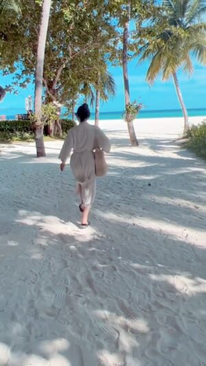 Merve Akkaya Instagram - vardı bir hayalimiz 🙅🏻‍♀️
Directed by me.
Filmed by Husband without İnstagram 😂
#firstreels #paradise #maldives
