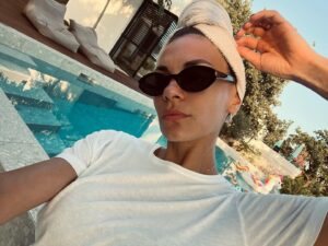 Merve Akkaya Instagram - 7 pm