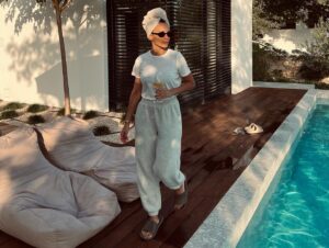 Merve Akkaya Instagram - 7 pm