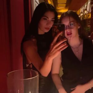 Merve Ateş Instagram - biraz dağınık biraz bulanık yargı night ✨💞