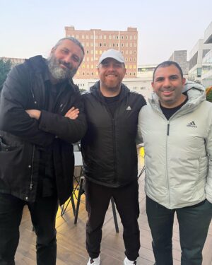 Mesut Süre Instagram - Rabarba is come back.. Virgin Radyo’dayız.. İlker Gümüşoluk ve Kemal Ayça geldiler.. @kemalayca , @ilkergumusoluk , @virginradiotr .. Bir Filmin AKSİYON FİLMİ Olduğunu Nereden Anlarız ?