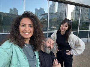 Mesut Süre Instagram - Rabarba Virgin Radyo’da başlıyor.. Elif Gizem Aykul ve Zeynep Atakül geldiler.. ORTALAMA İNSAN Kimdir , Ne Yapar Nereden Anlarız ?  @elifgizemaykul , @zeynepatakul , @virginradiotr .. Buyursunlar..