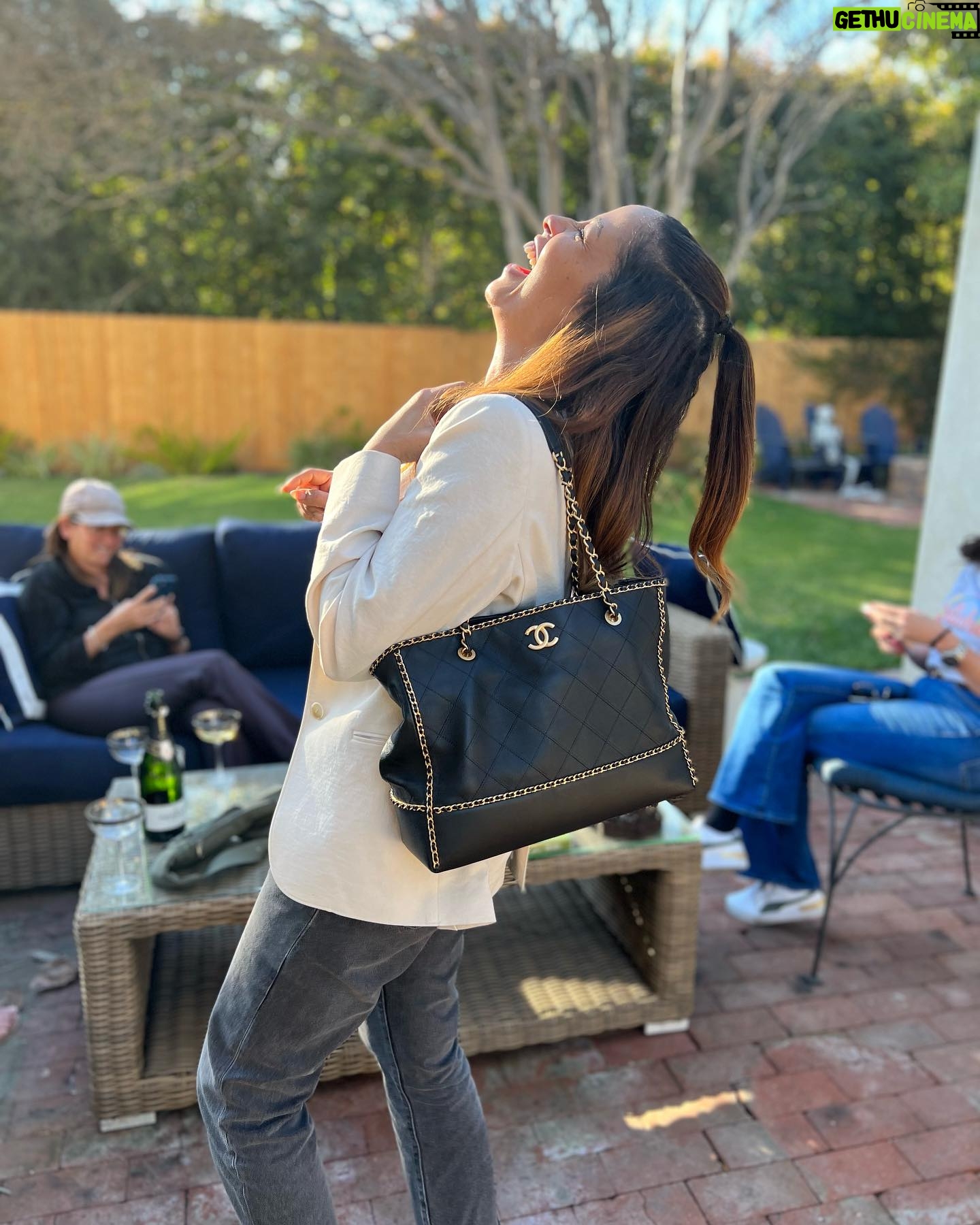 Meta Golding - 3 Likes - Belly laughs, I want more of these, more time with friends, more joy, more #chanel too, please. 👜🤣✨🤪