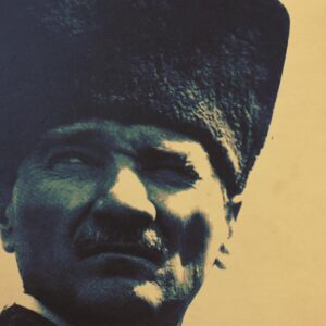 Mete Horozoğlu Instagram - Büyük adam kimdir?
Kim ki, büyük olmaktan bahseder, bu benim hoşuma gitmez. Kim ki, memleketi kurtarmak için önce büyük adam olmak gerekir, der ve bunun için bir de kendine örnek seçer, onun gibi olmayınca memleketin kurtulamayacağı inancında olur; bu bir adam değildir.  Mustafa Kemal Atatürk