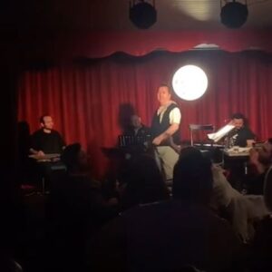 Metin Zakoğlu Instagram - Metin Zakoğlu’ndan KOMİK GAZİNO…

Muhteşem orkestra eşliğinde okuyacağı şarkılar ile STANDUP’ı birleştirip tam bir KOMİK GAZİNO keyfi yaratan komedinin usta ismi METİN ZAKOĞLU’ndan şimdi yepyeni şarkılar yepyeni hikayeler CAFE THEATRE’da sizlerle buluşuyor.