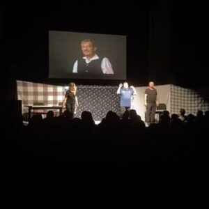 Metin Zakoğlu Instagram - Dün akşam @akmistanbul çok amaçlı salonunu hınca hınç dolduran tüm izleyicilerimize minnettarım. Tekrarı bu pazar @cafetheatreistmarina 7 Mayıs ise yeniden AKM’de biletler @biletinial da