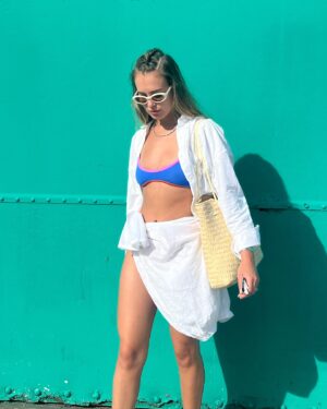 Mia Blakeman Instagram - is wearing her pants as a skirt 🫧🐠🫧