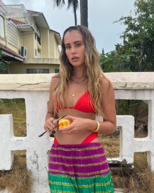 Mia Blakeman Instagram - Salty kisses 4 u 💋