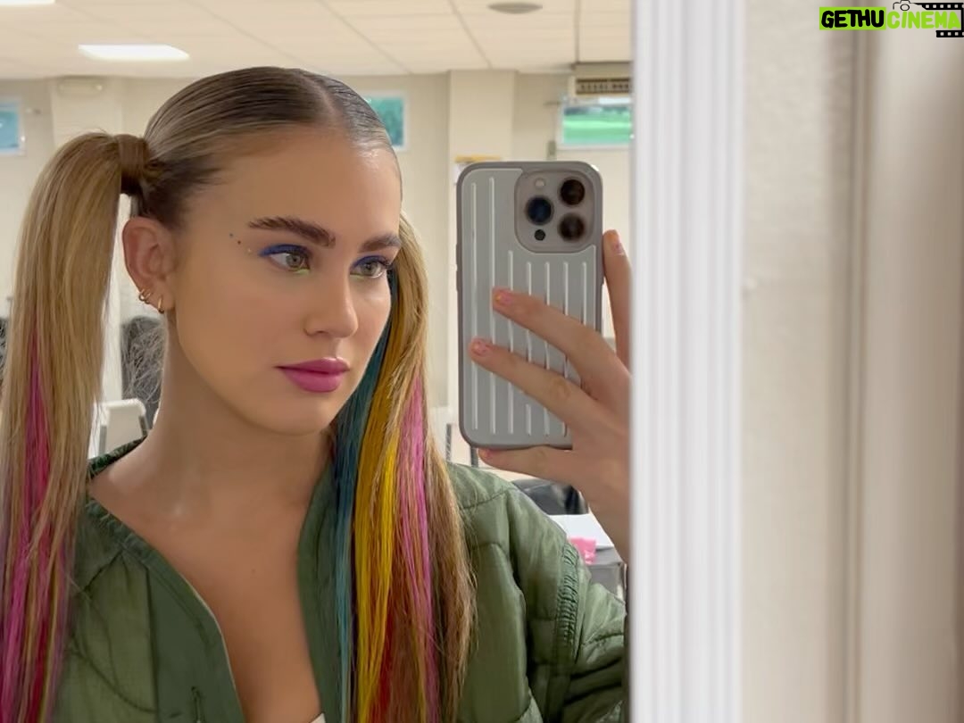 Mia Blakeman - 3 Likes - It’s a wrap para #lee7 Gracias @vperezproduc @somosproductions @pinolywoodoficial por otro proyecto mágico. Agradecida con la oportunidad de volver a compartir escenas con amigos que ya se han convertido en familia. Los quiero demasiado 🫶