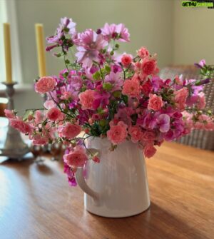 Micael Bindefeld Instagram - Fresh Flowers from my Garden!!
-
-
#snittblommor #freshflowers #summervibes #sommarlov #aspvik