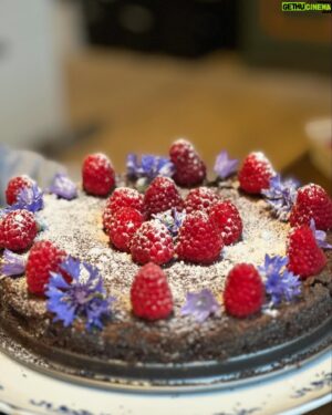 Micael Bindefeld Instagram - Dinner & Desserts!
-
-
Pls swjpe for more cakes…
-
-
We had friends over for a fun and super yummy dinner at our farmhouse at Lönneberga with homemade cake and bisquits baked and decorated by Mimo!
-
-
#homebaking #hembakad #farmhousestyle #livetpålandet #chocolatecake #kladdkaka #lönneberga
-
-
Cake stand and serving plate designed by me for “Aspvik” by @fyrklovern_sverige 
This is not an advertisement!