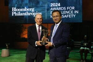 Michael Bloomberg Instagram - Millions of road fatalities and injuries each year could be prevented with stronger laws, better infrastructure, and more efficient enforcement.

These awardees are showing tremendous progress in these areas and making roads safer:

🛑 Argentina
🛑 Bogotá, Colombia
🛑 Tunisia
🛑 Pleiku City, Viet Nam

We’re glad to recognize their work tonight at our inaugural Bloomberg Philanthropies Awards for Excellence in Road Safety.