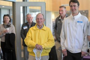 Michael Bloomberg Instagram - Forever a Blue Jay 🥍

This homecoming weekend, alum @mikebloomberg met senior lacrosse players after our victory over Penn State.

#ForeverABlueJay