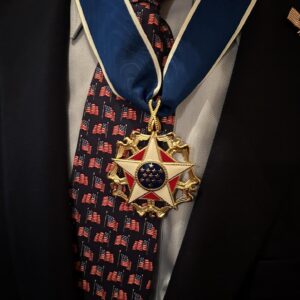 Michael Bloomberg Instagram - I’m deeply honored to receive the Presidential Medal of Freedom from @potus.

But this honor doesn’t just belong to me. I hope everyone who has worked at @bloomberg and @bloombergdotorg over the years, or served New York City during our administration, takes pride in what we have been able to achieve together.

📸: Kevin Dietsch/Getty Images