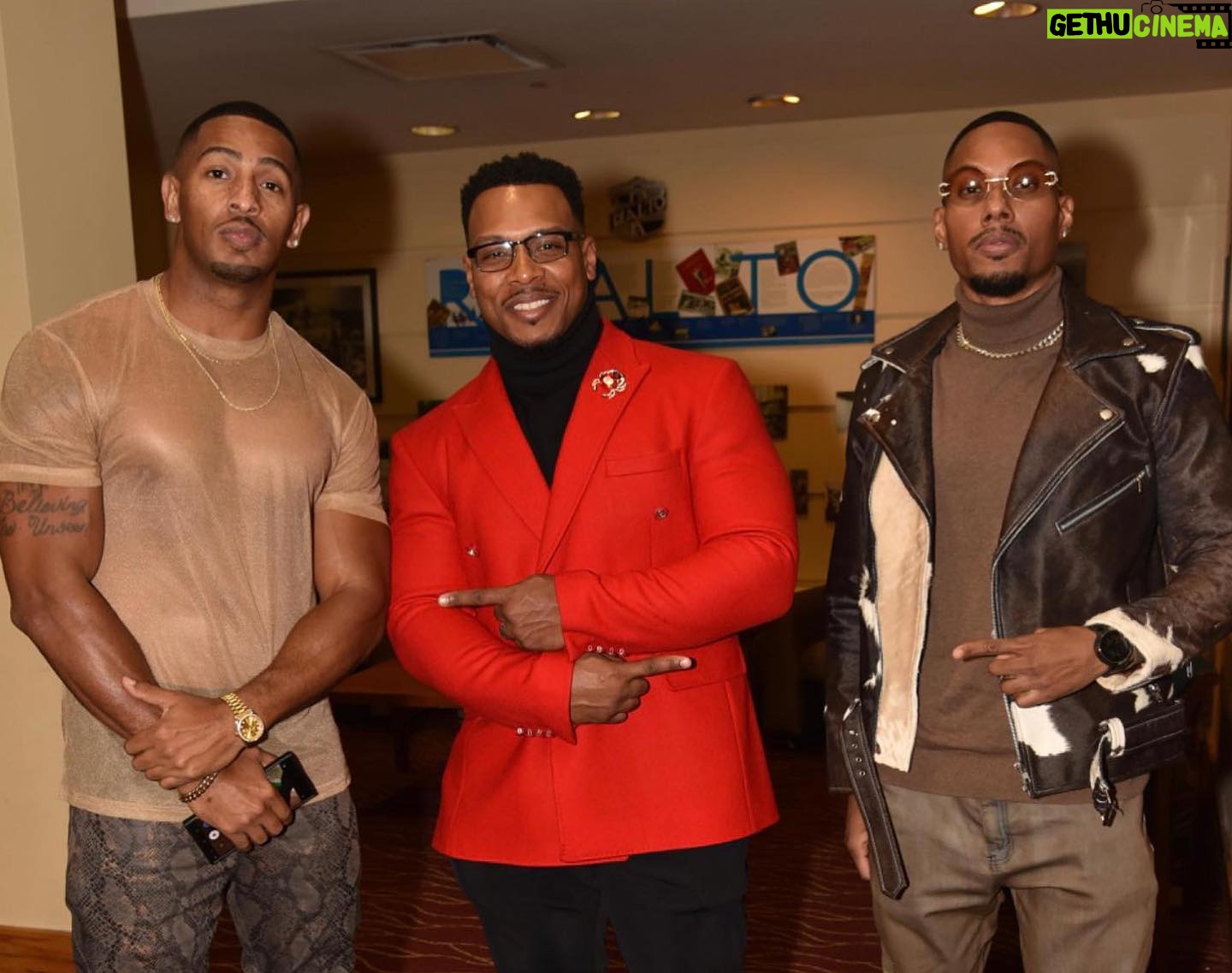 Michael Bolwaire - 14.5K Likes - OH, WE WAS OUTSIDE LAST NIGHT!!!!
@evamarcille @oshearussell @keithswiftjr
AT THE BOSS MAN @tylerperry
NEW AUTOBIOGRAPHY “MAXINES BABY”