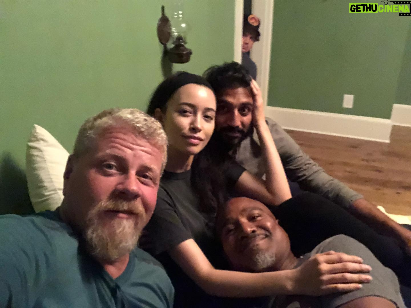 Michael Cudlitz - 88.8K Likes - Oh Rosita !! ...... @christianserratos @iamavi_nash #captionthis (be nice). š. We thought this was a nice grouping. Love you guys..... āI like to watchā.