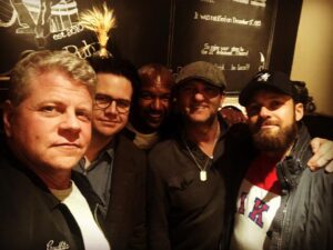 Michael Cudlitz Instagram - You never know who you might bump into @thelocalpeasant ...... great night with Mr McD @iamkenricgreen ..... when outta nowhere pops @rossmarquand 😳  thank you @karl_makinen for the hospitality. Always a good time. One of my favorite places to hang ........ If you’re in the hood ....... stop in!! #youneverknow 👊👊👊
