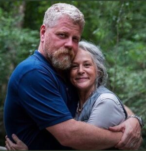 Michael Cudlitz Instagram - I love this amazingly talented woman. #TWDfamily. Tune in tonight. I had a blast directing this one. Shout out to the entire cast and crew. It does not happen with out our village. Beautifully written by @coreybrianreed 👊👊👊