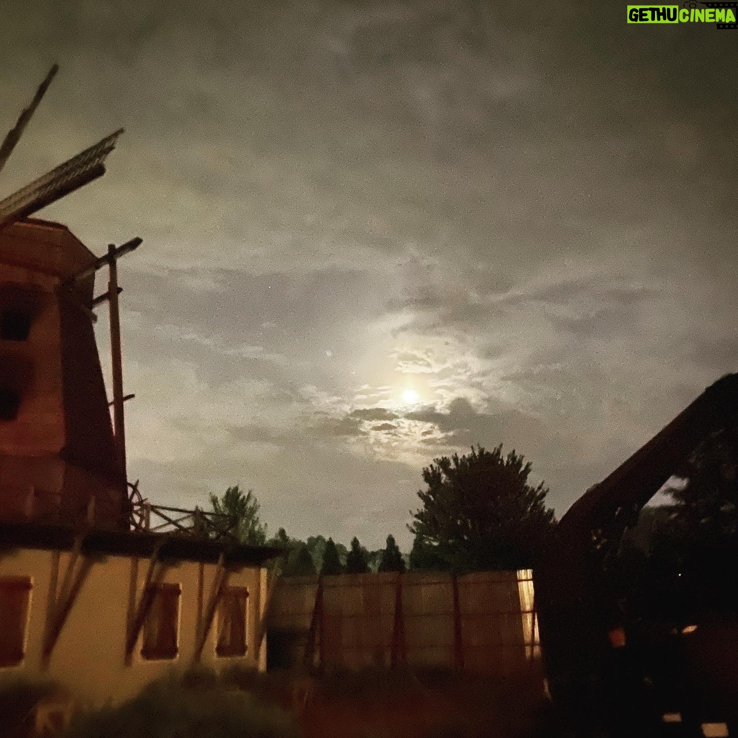 Michael Cudlitz - 22.3K Likes - Oh, those Georgia skies ……. #TWD. 👊👊 @amcthewalkingdead