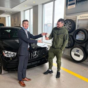 Michael Henaf Instagram - Merci a @mercedesbenzmontrealest de m’avoir conseillé sur ma nouvelle voiture la GLC 43 AMG 2022 📈🙏🏻❤️